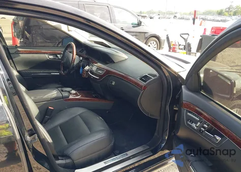 2013 Mercedes-Benz S 550 4Matic z USA, uszkodzony, nr VIN WDDNG9EB9DA503144